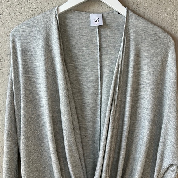 Cabi Taylor Twist Front Gray Draped Long Sleeve Top 3245 Size Medium - Picture 3 of 11